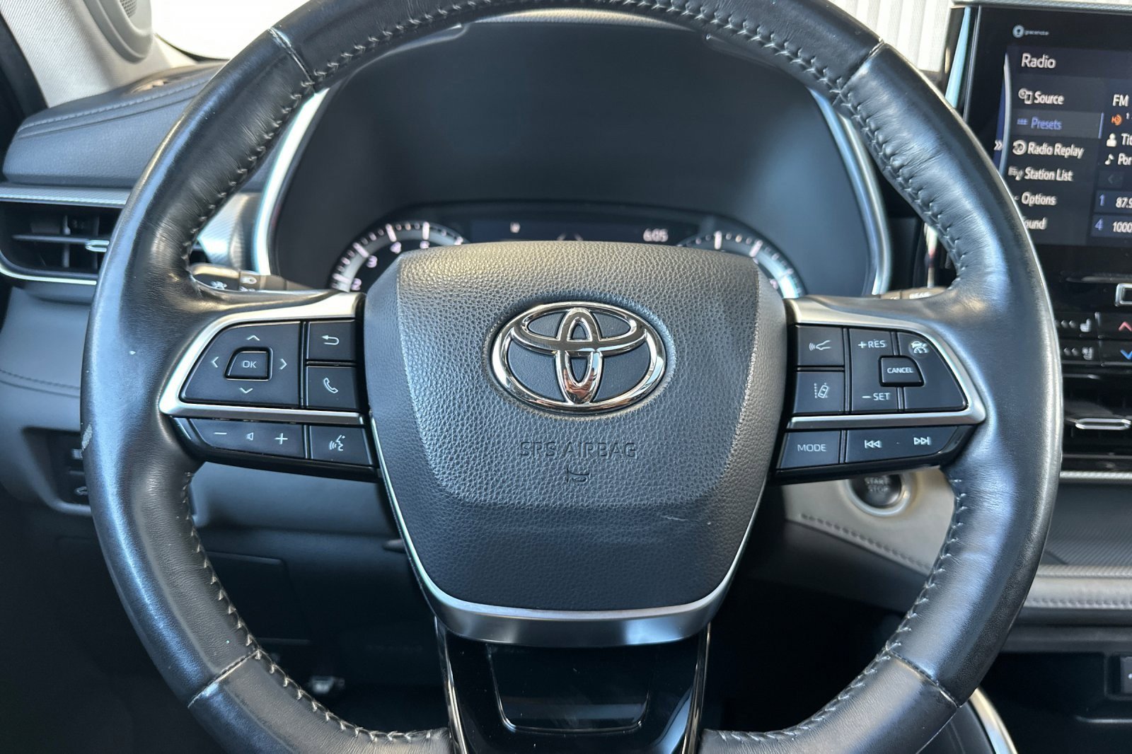 Used 2021 Toyota Highlander Platinum image 24