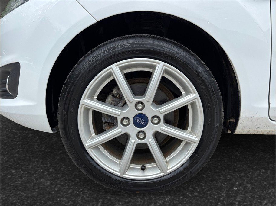 Used 2018 Ford Fiesta SE w/ Equipment Group 201A FWD image 12