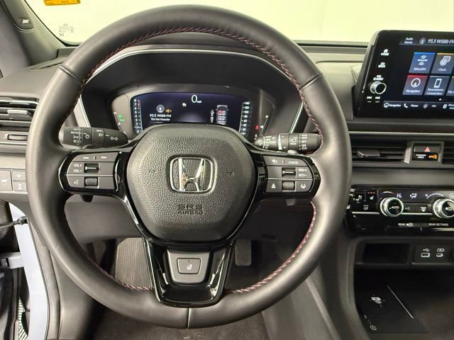 Used 2025 Honda Pilot Black Edition image 18