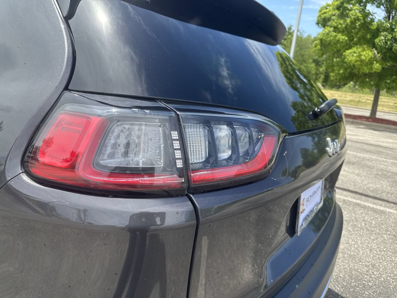 Used 2019 Jeep Cherokee Limited w/ Luxury Group FWD image 27
