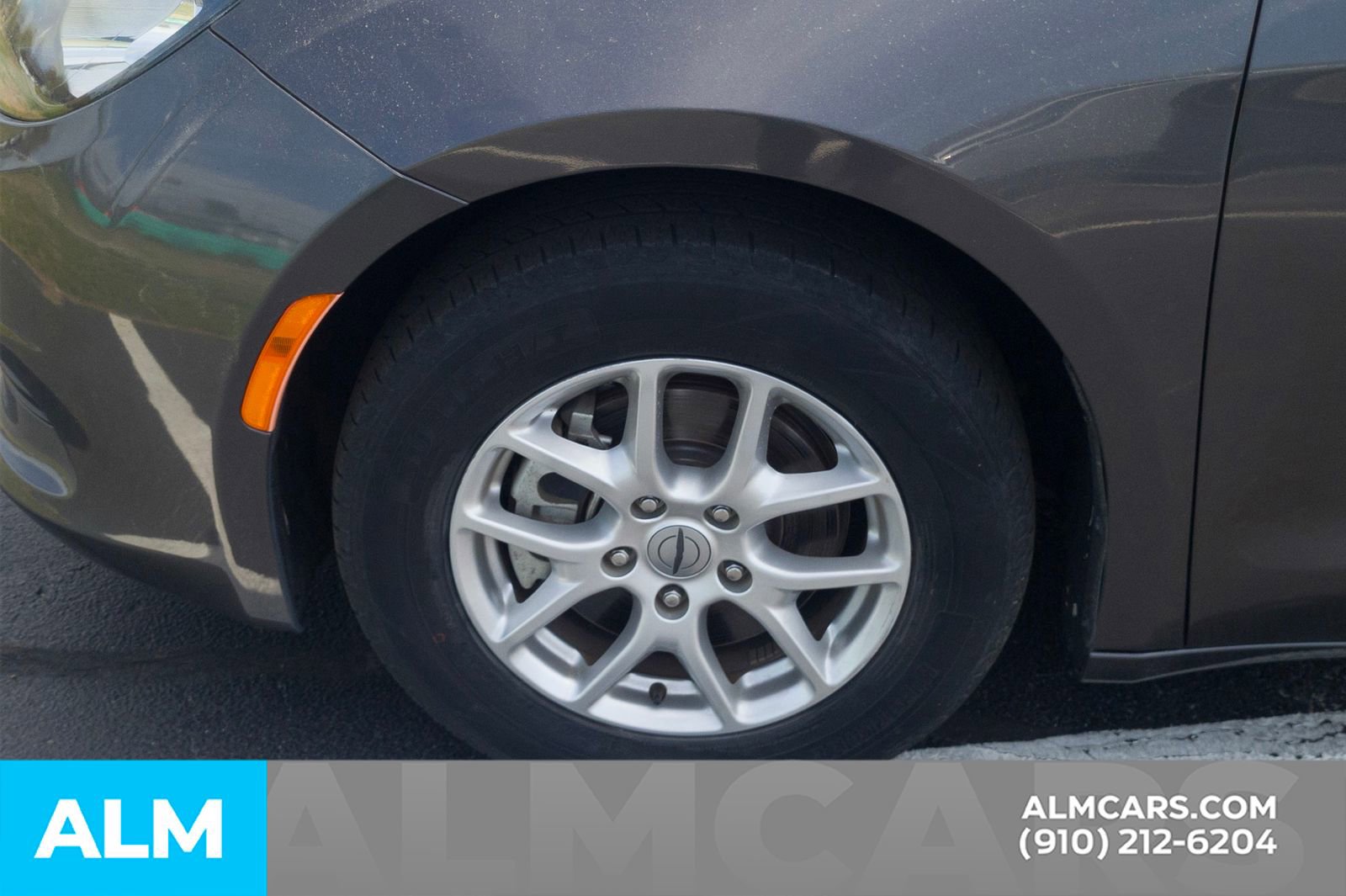 Used 2022 Chrysler Voyager LX image 15