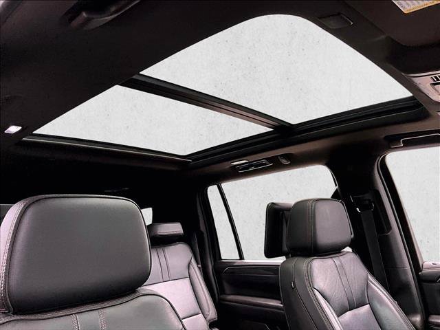 Used 2021 Chevrolet Suburban RST w/ Luxury Package AWD/4WD image 17