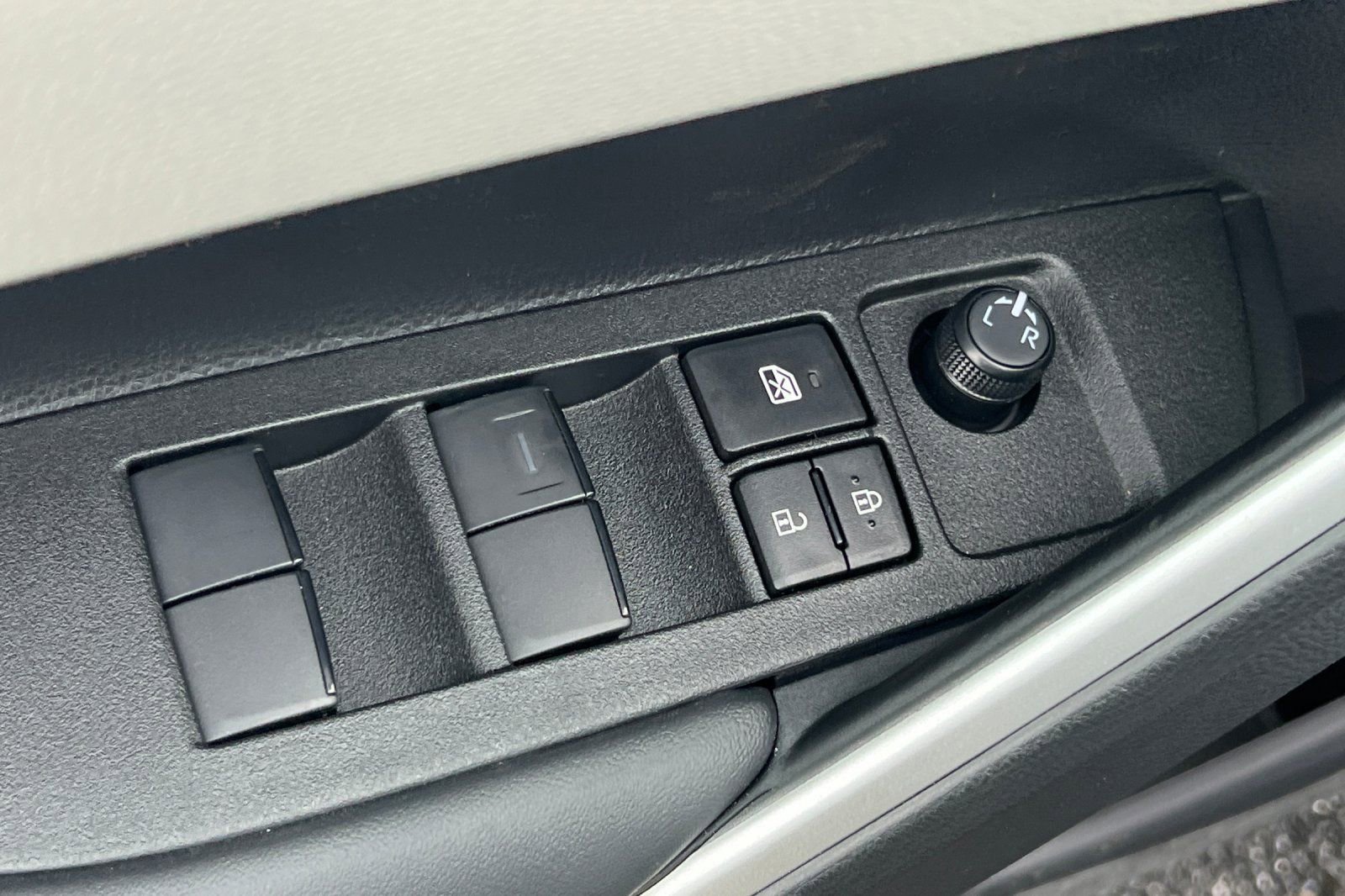 New 2026 Toyota Corolla Cross L image 14