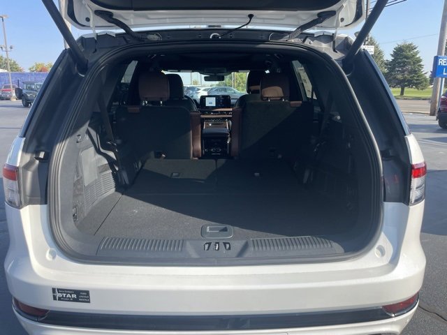 New 2025 Lincoln Aviator Reserve w/ Jet Appearance Package image 12