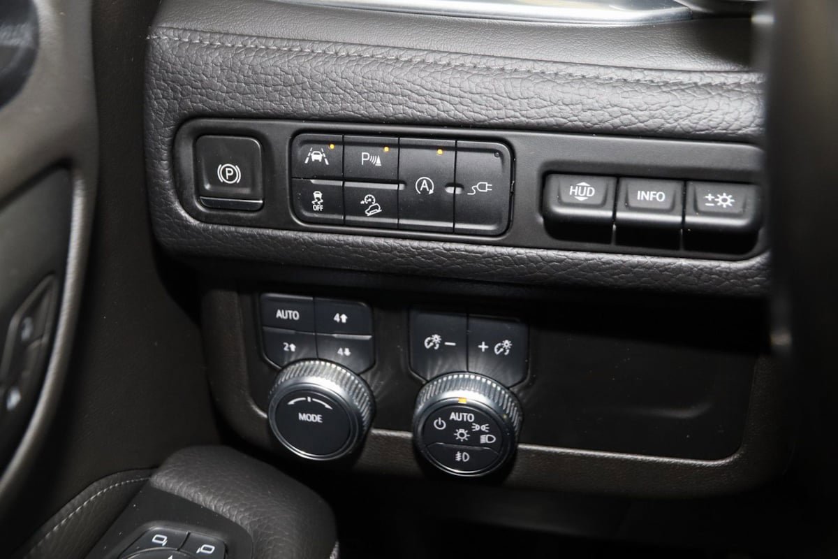 Used 2021 GMC Yukon Denali w/ Denali Premium Package image 30