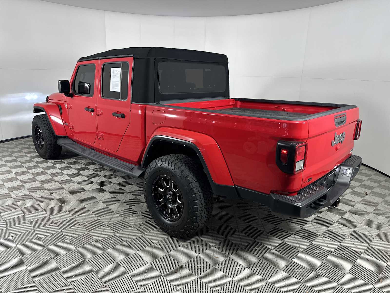Used 2021 Jeep Gladiator Overland image 6
