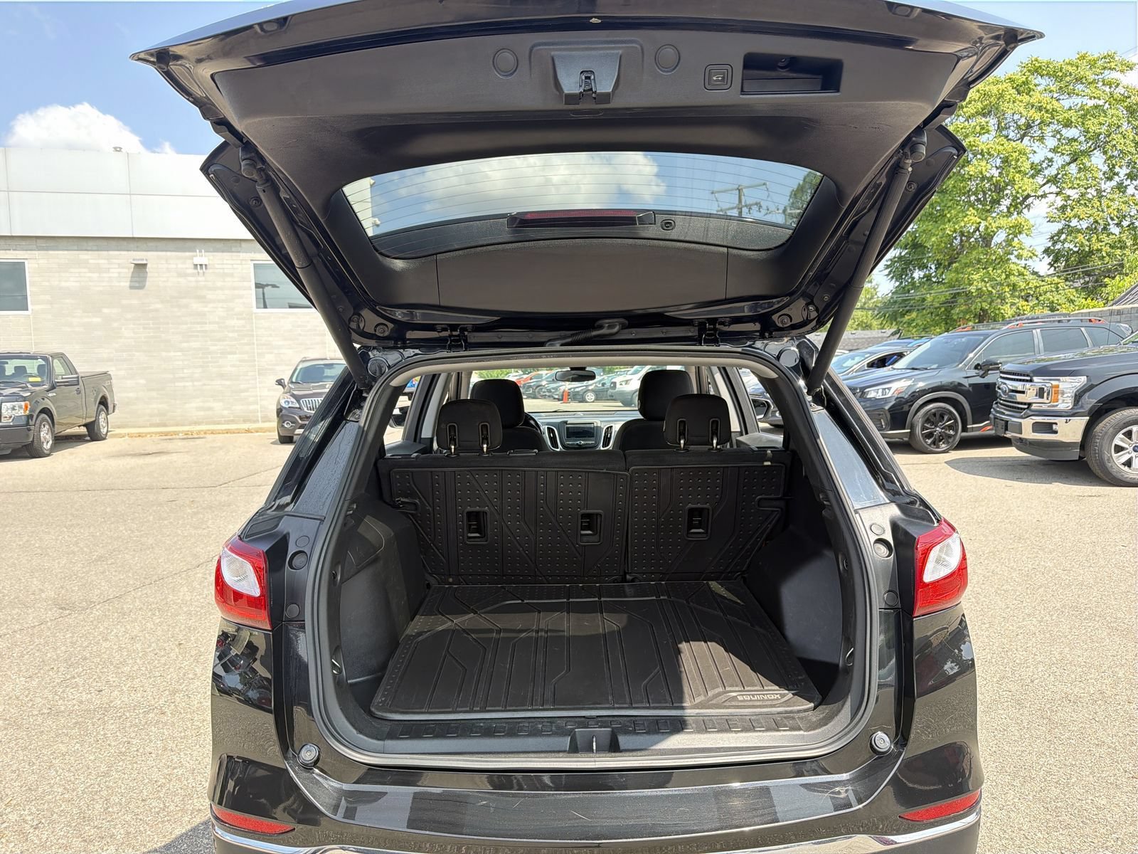 Used 2019 Chevrolet Equinox LT w/ Driver Convenience Package FWD image 34