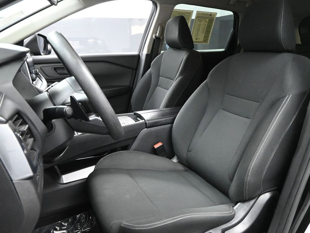 Used 2024 Nissan Rogue S image 9