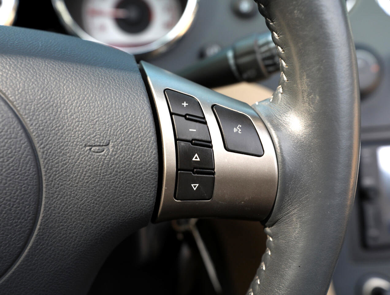 Used 2006 Pontiac Solstice Convertible w/ Premium Package image 18