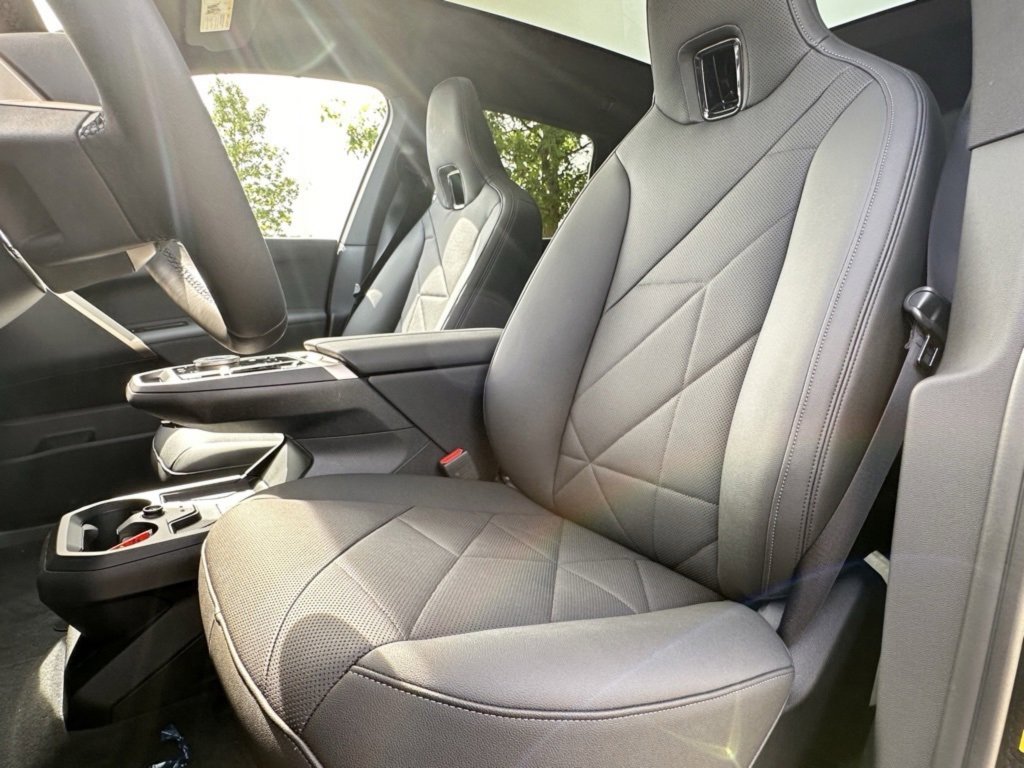 Used 2025 BMW iX xDrive50 w/ Sport Package image 16