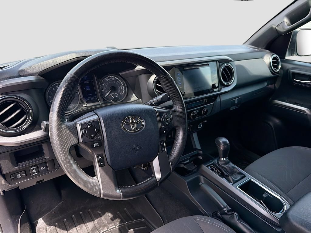 Used 2018 Toyota Tacoma TRD Off-Road AWD/4WD image 9