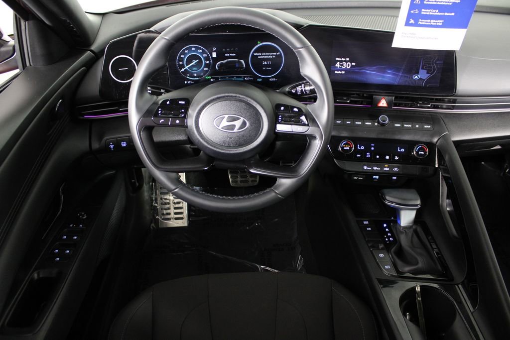 Certified 2025 Hyundai Elantra SEL image 8
