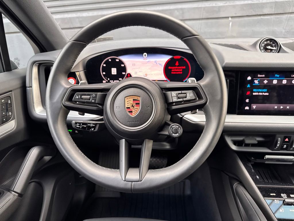 Used 2025 Porsche Cayenne Coupe image 25