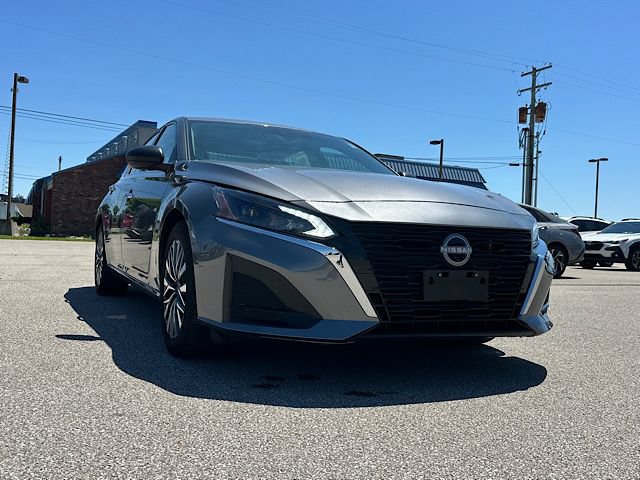 Used 2025 Nissan Altima 2.5 SV FWD image 10