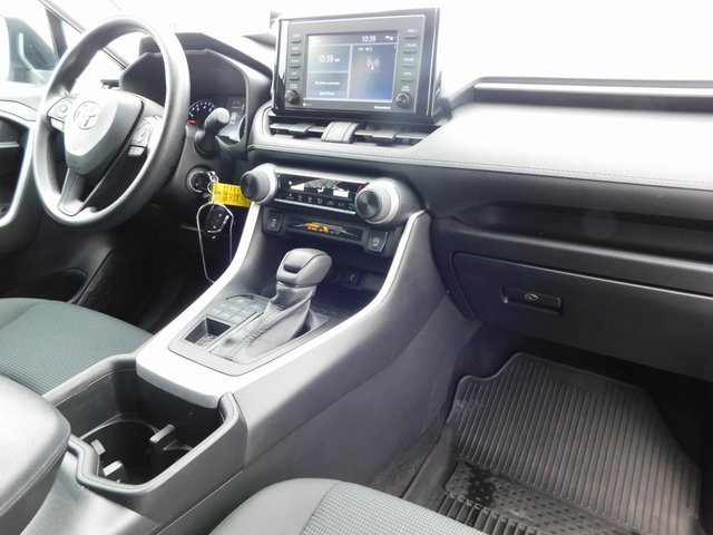Used 2022 Toyota RAV4 LE image 17