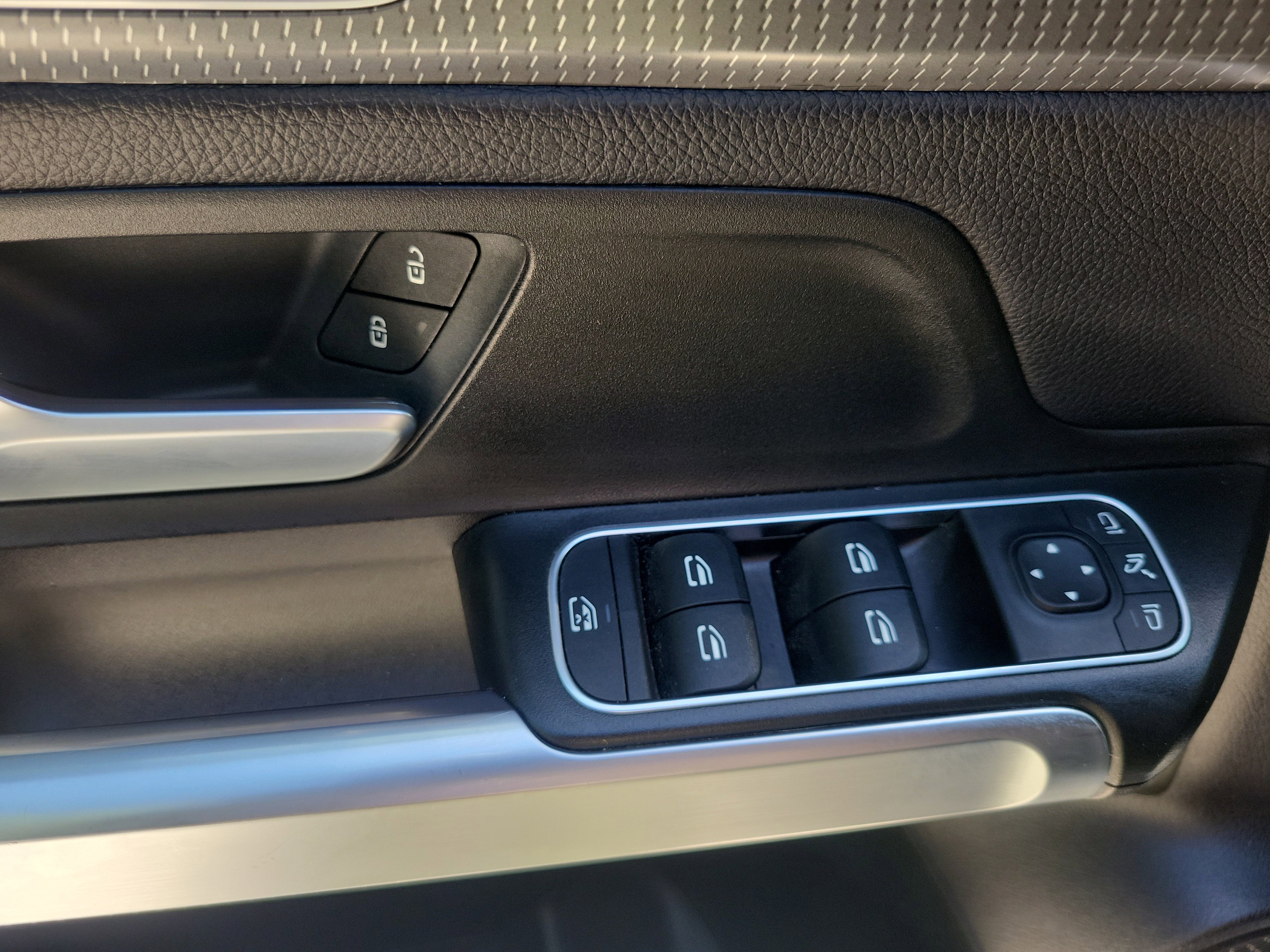 Used 2021 Mercedes-Benz GLB 250 image 21