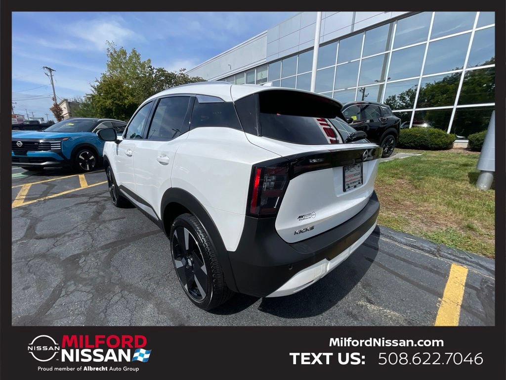 Used 2025 Nissan Kicks SR AWD/4WD image 3