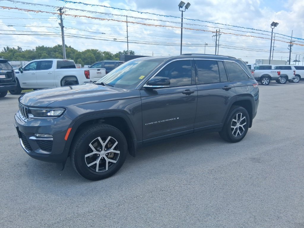 Used 2023 Jeep Grand Cherokee Limited AWD/4WD image 12
