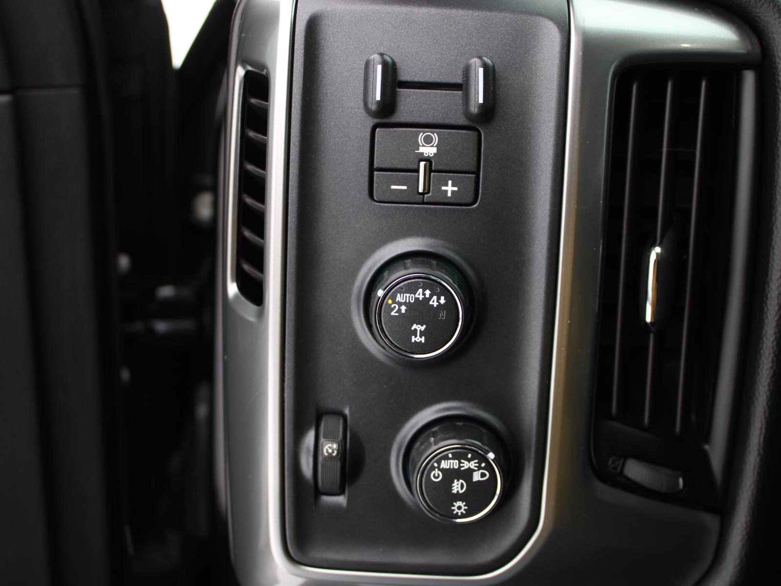 Used 2018 Chevrolet Silverado 1500 LT w/ All Star Edition image 10