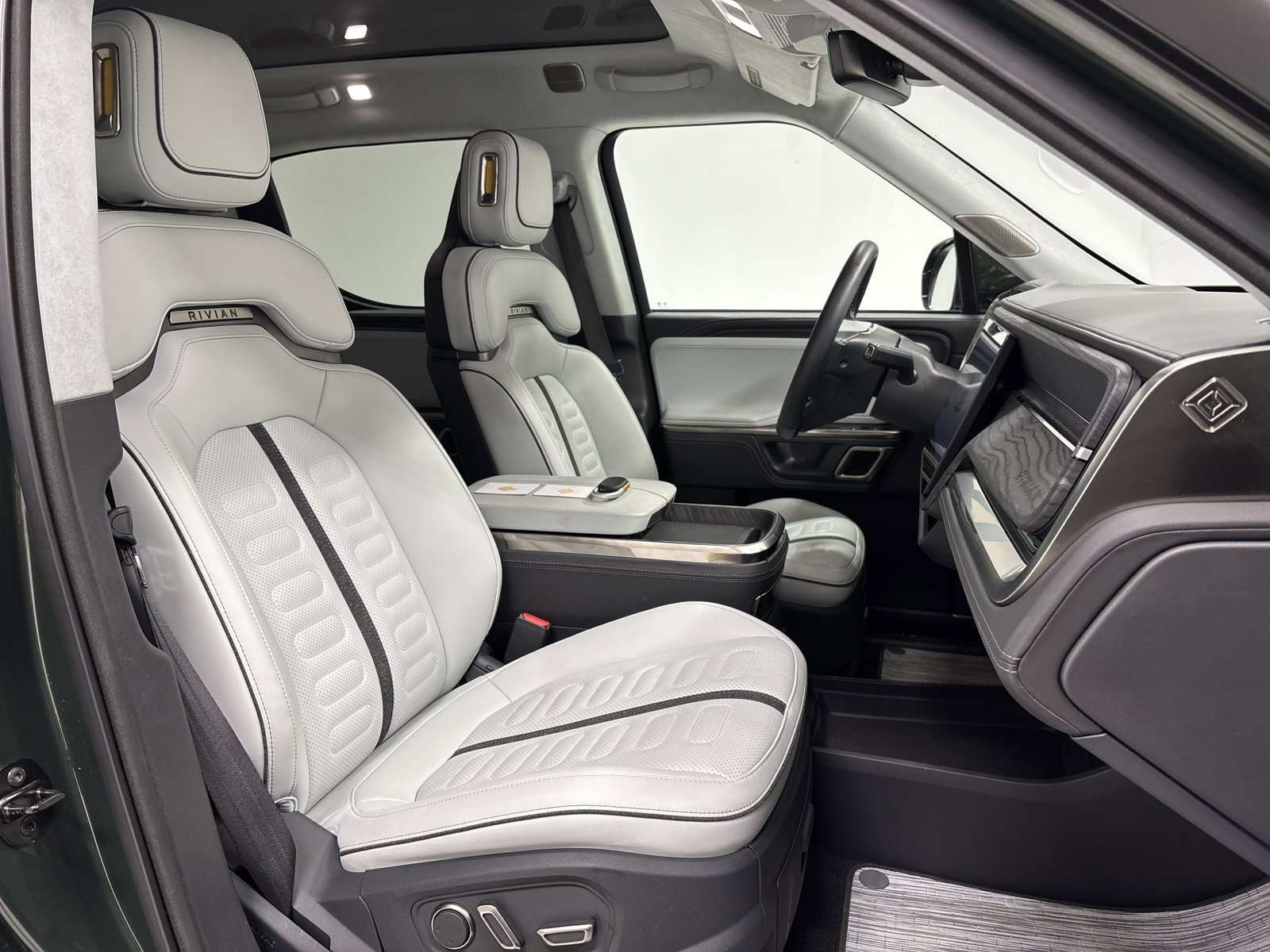 Used 2023 Rivian R1T Adventure image 23