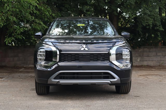 New 2025 Mitsubishi Outlander SE