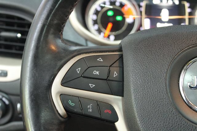 Used 2016 Jeep Cherokee 75th Anniversary AWD/4WD image 16