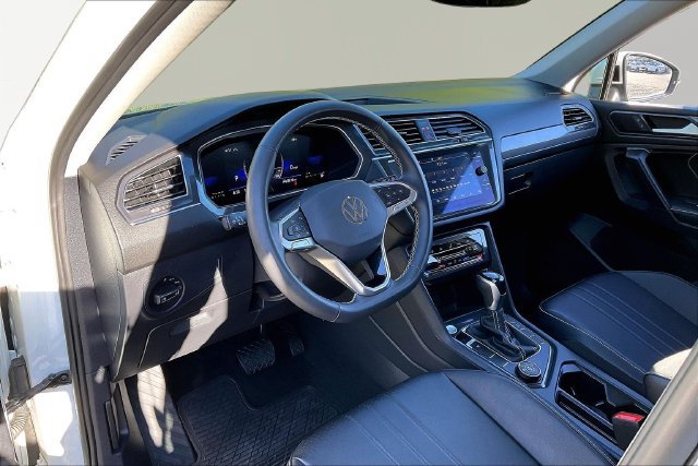 Used 2023 Volkswagen Tiguan SE AWD/4WD image 10