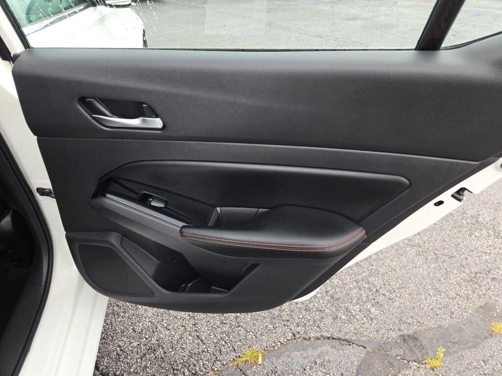 Used 2024 Nissan Altima 2.5 SR FWD image 18