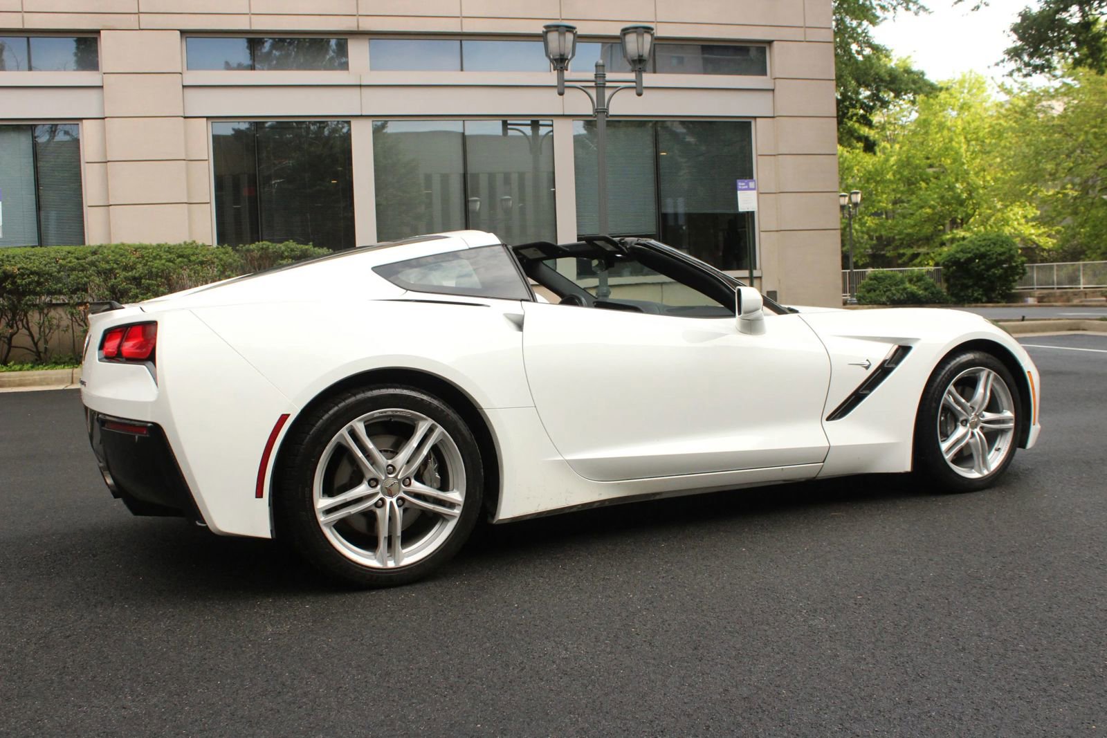 Used 2017 Chevrolet Corvette Stingray Coupe w/ 1LT RWD image 10