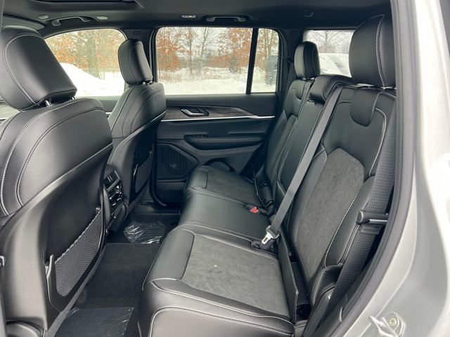 New 2026 Jeep Grand Cherokee Altitude image 5