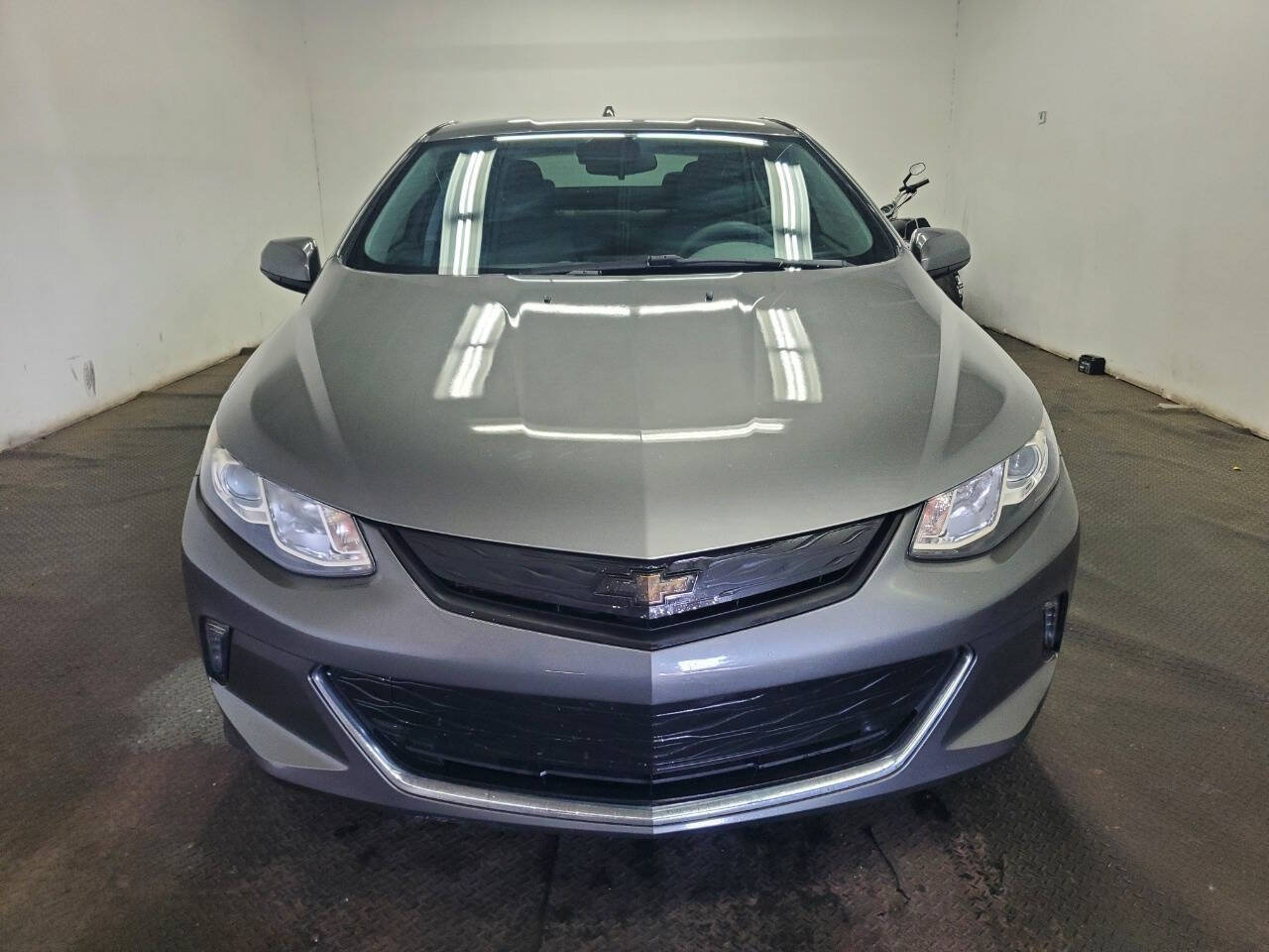Used 2017 Chevrolet Volt LT w/ Comfort Package FWD image 2