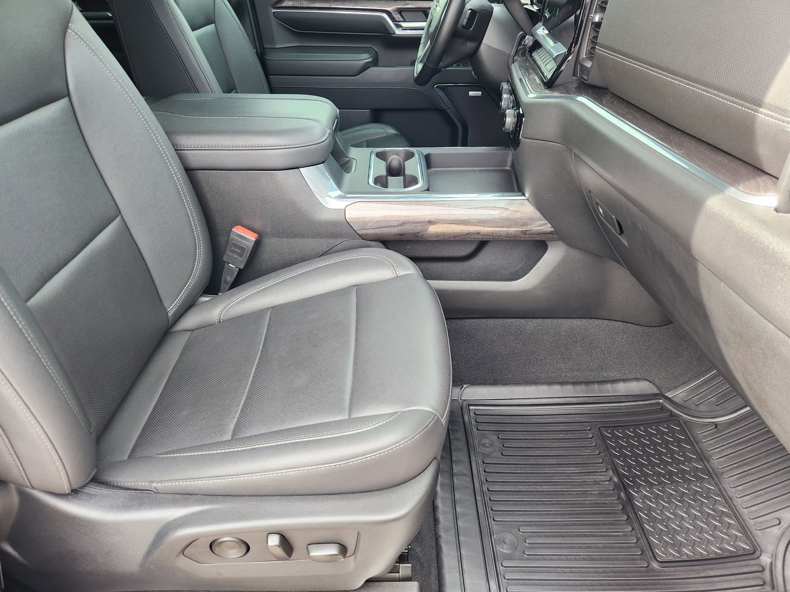 Used 2024 Chevrolet Silverado 2500 LTZ w/ LTZ Convenience Package AWD/4WD image 17