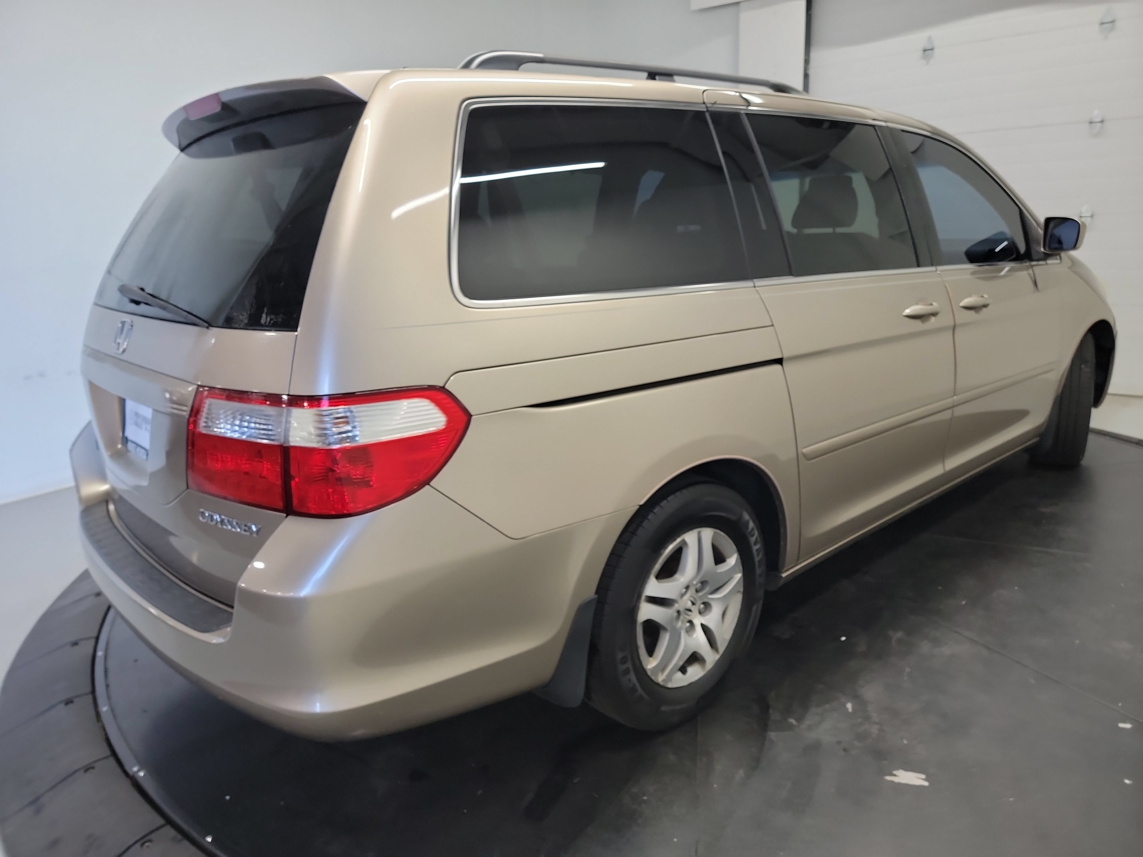 Used 2005 Honda Odyssey EX-L image 9