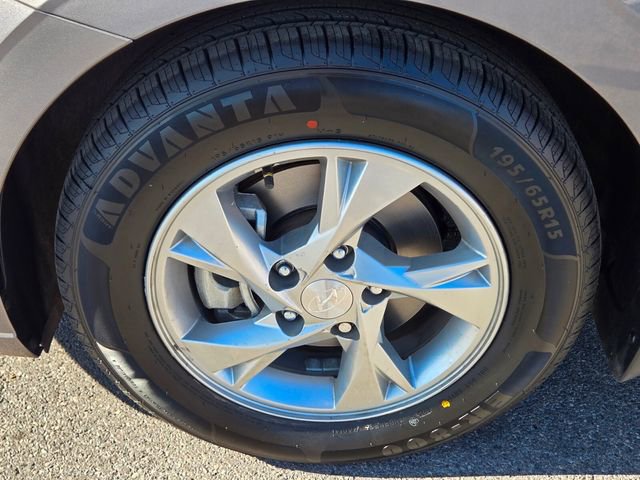 Used 2023 Hyundai Elantra SE image 12