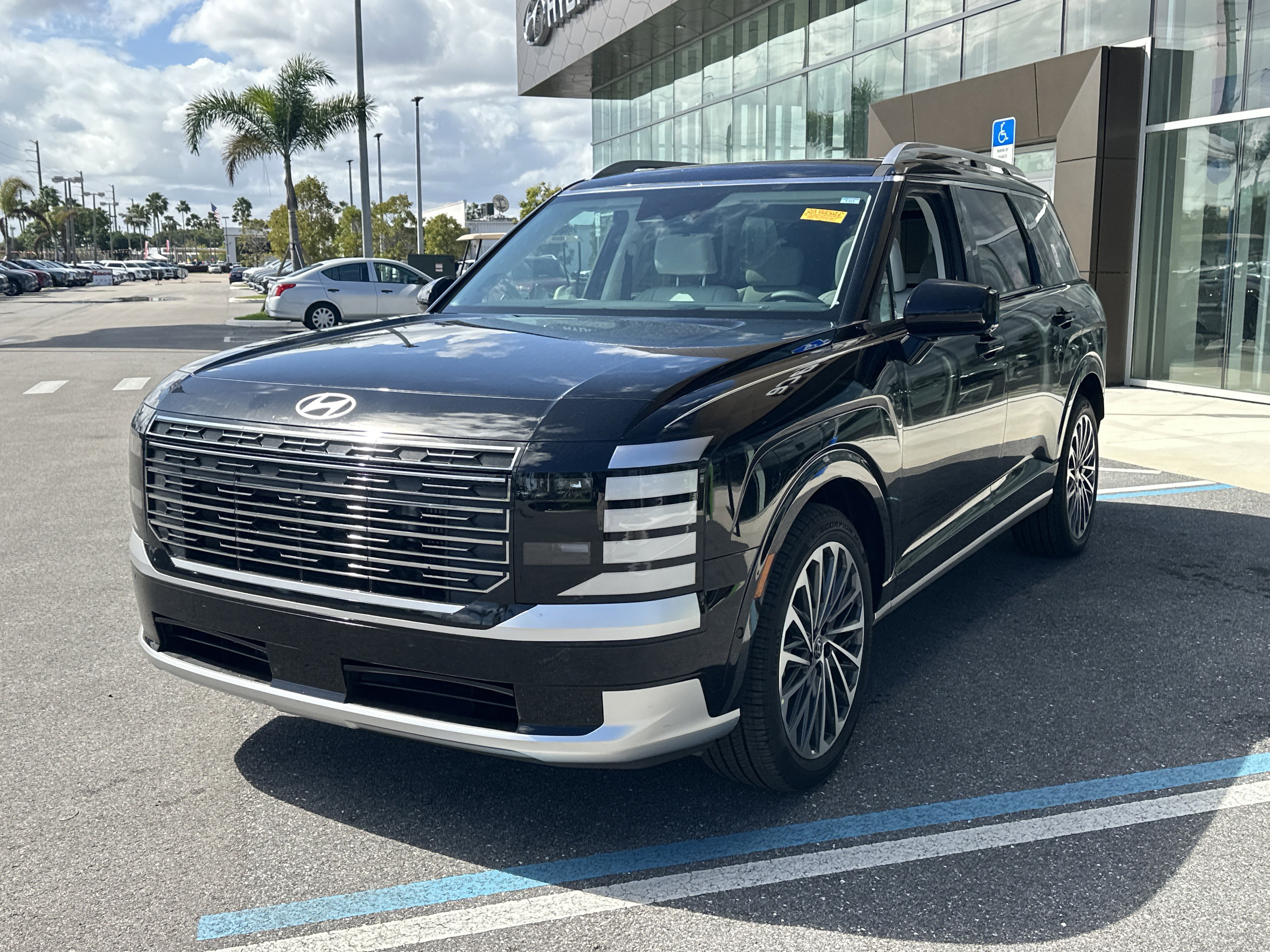 New 2026 Hyundai Palisade Calligraphy FWD image 2