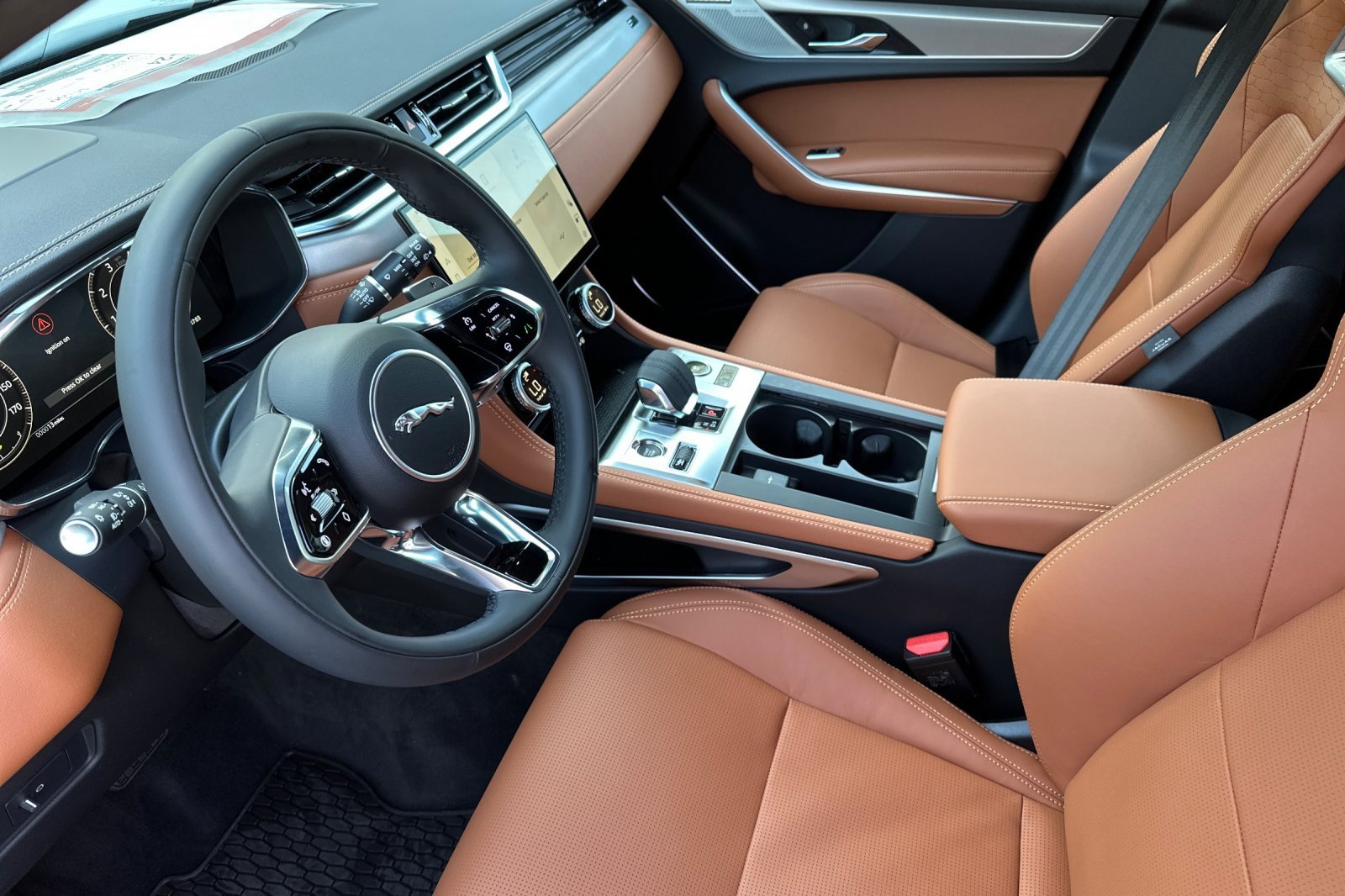 New 2026 Jaguar F-PACE R-Dynamic S image 9