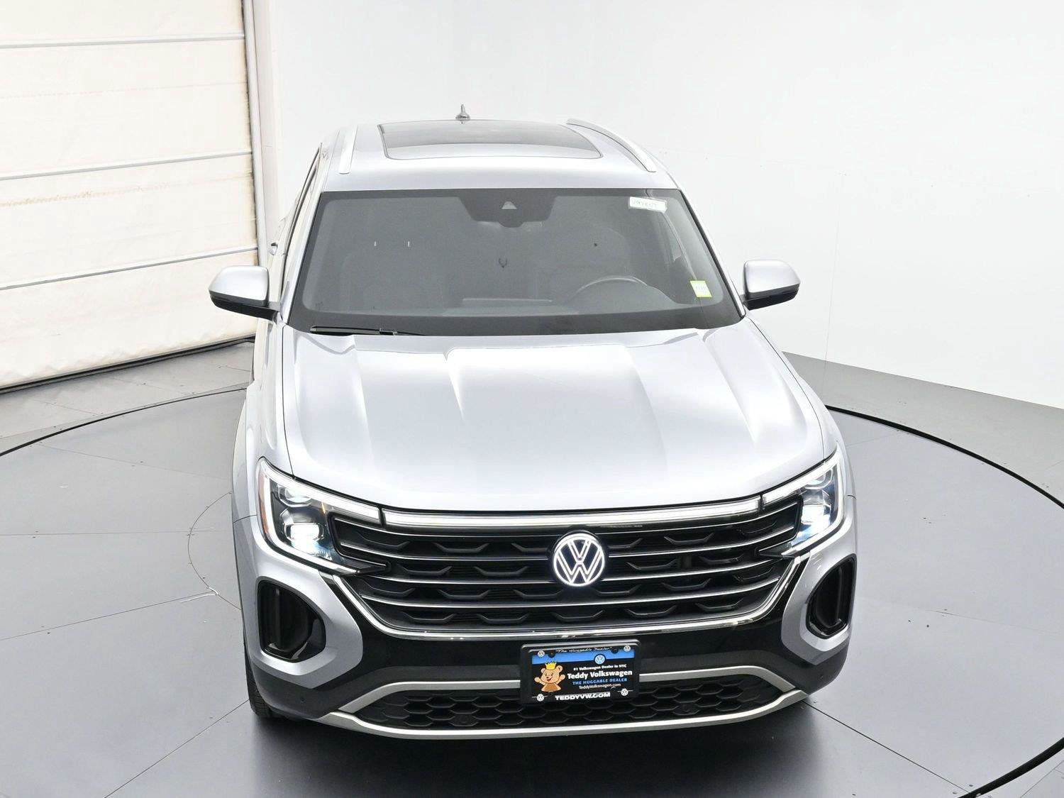 Certified 2024 Volkswagen Atlas Cross Sport SE w/ Panoramic Sunroof Package AWD/4WD image 36