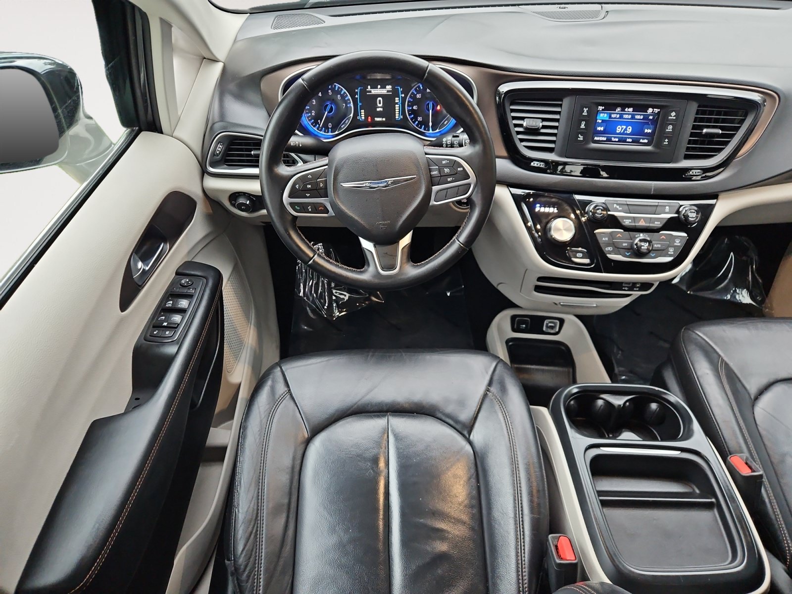 Used 2017 Chrysler Pacifica Touring-L FWD image 10