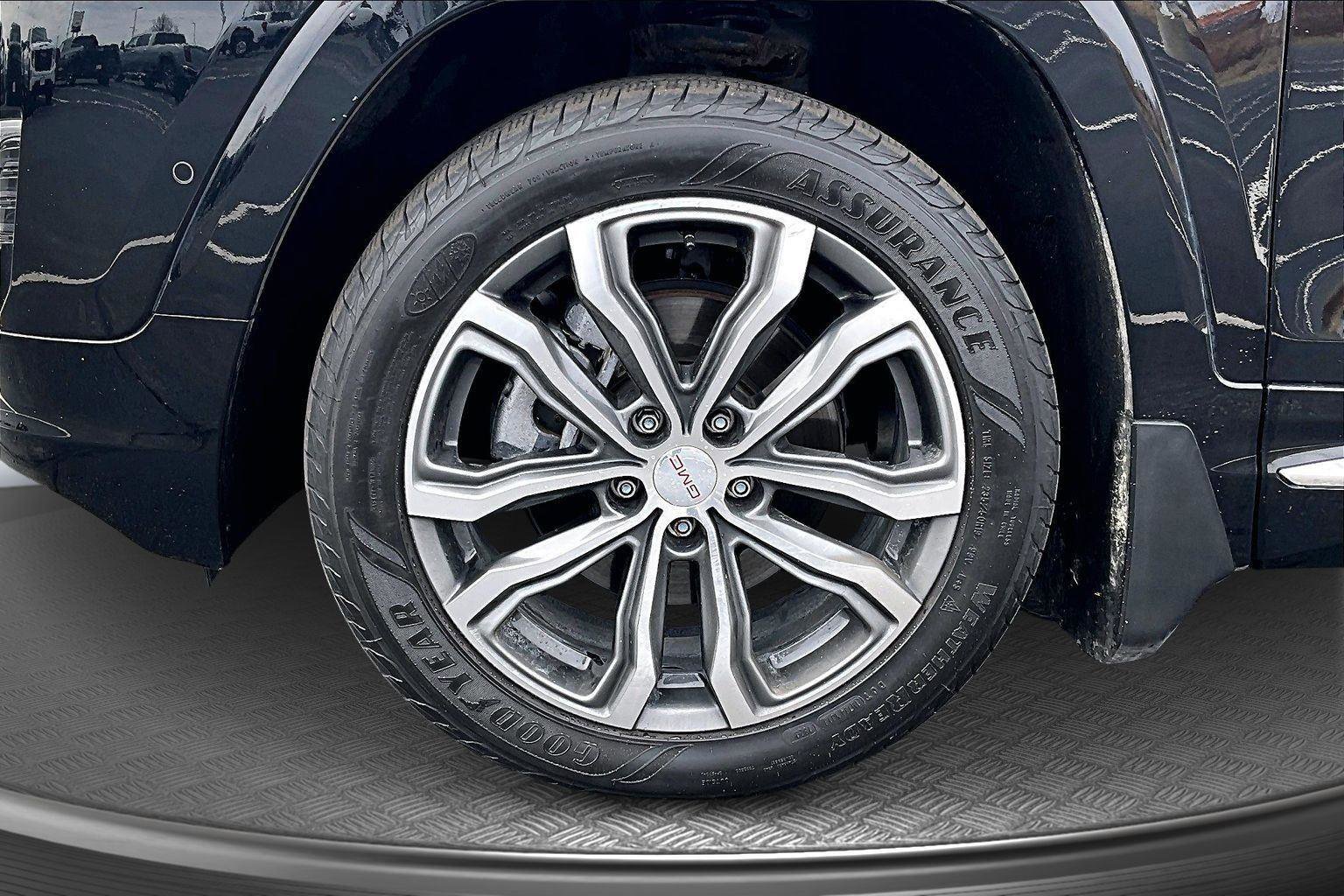 Used 2020 GMC Terrain Denali w/ Denali Premium Package AWD/4WD image 10