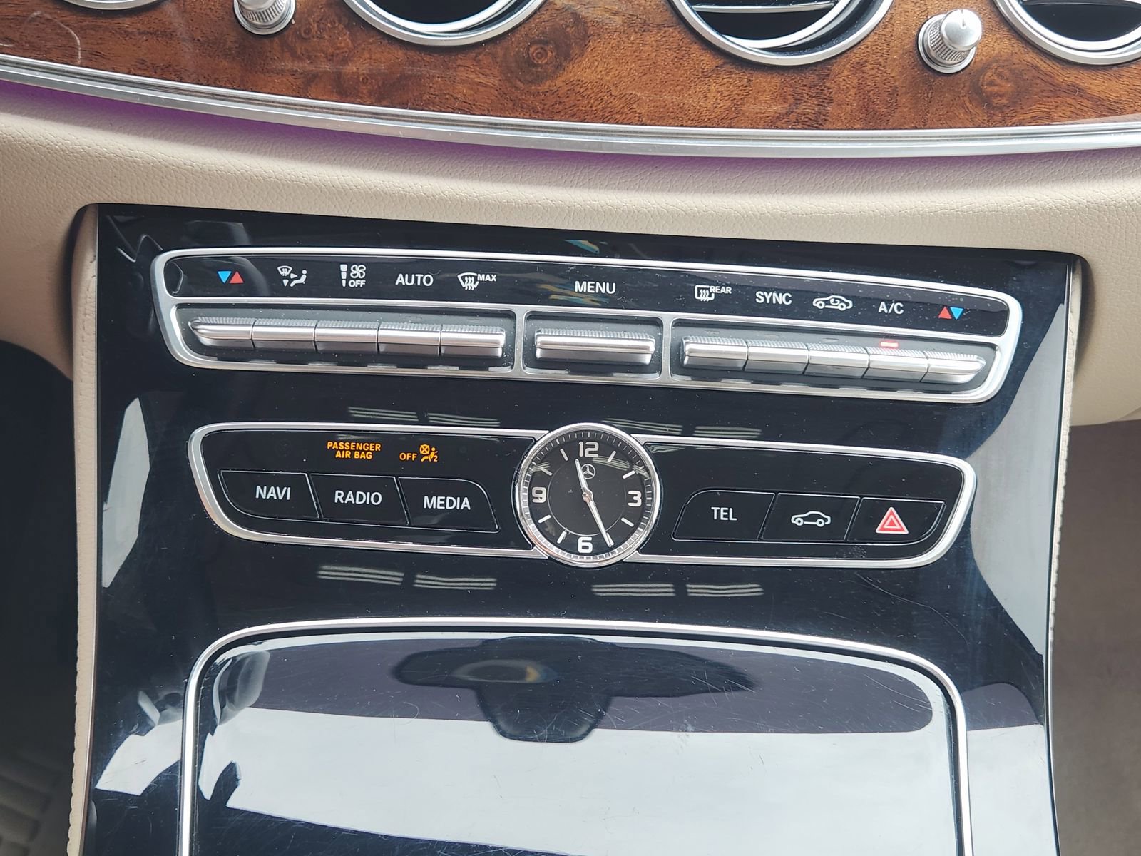 Used 2017 Mercedes-Benz E 300 4MATIC image 22