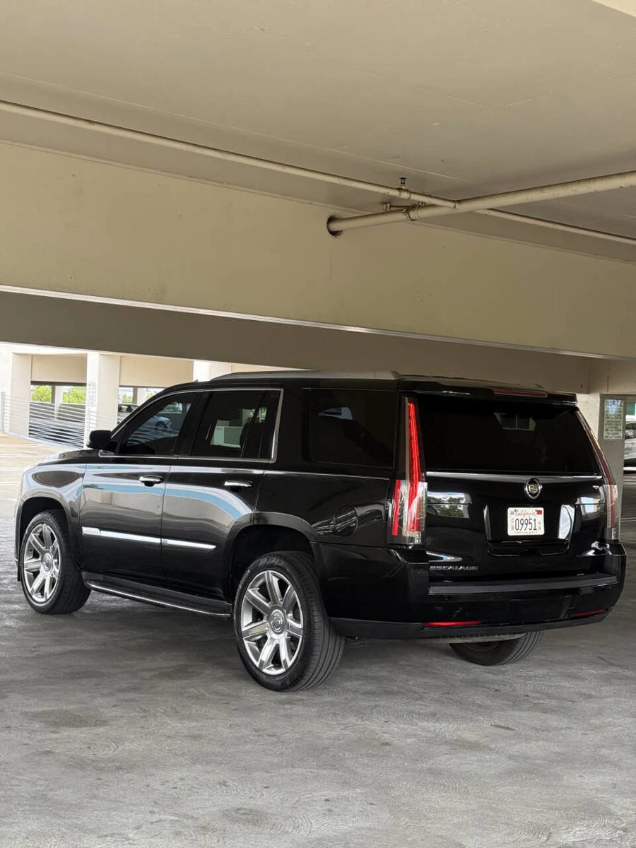 Used 2015 Cadillac Escalade Luxury AWD/4WD image 12