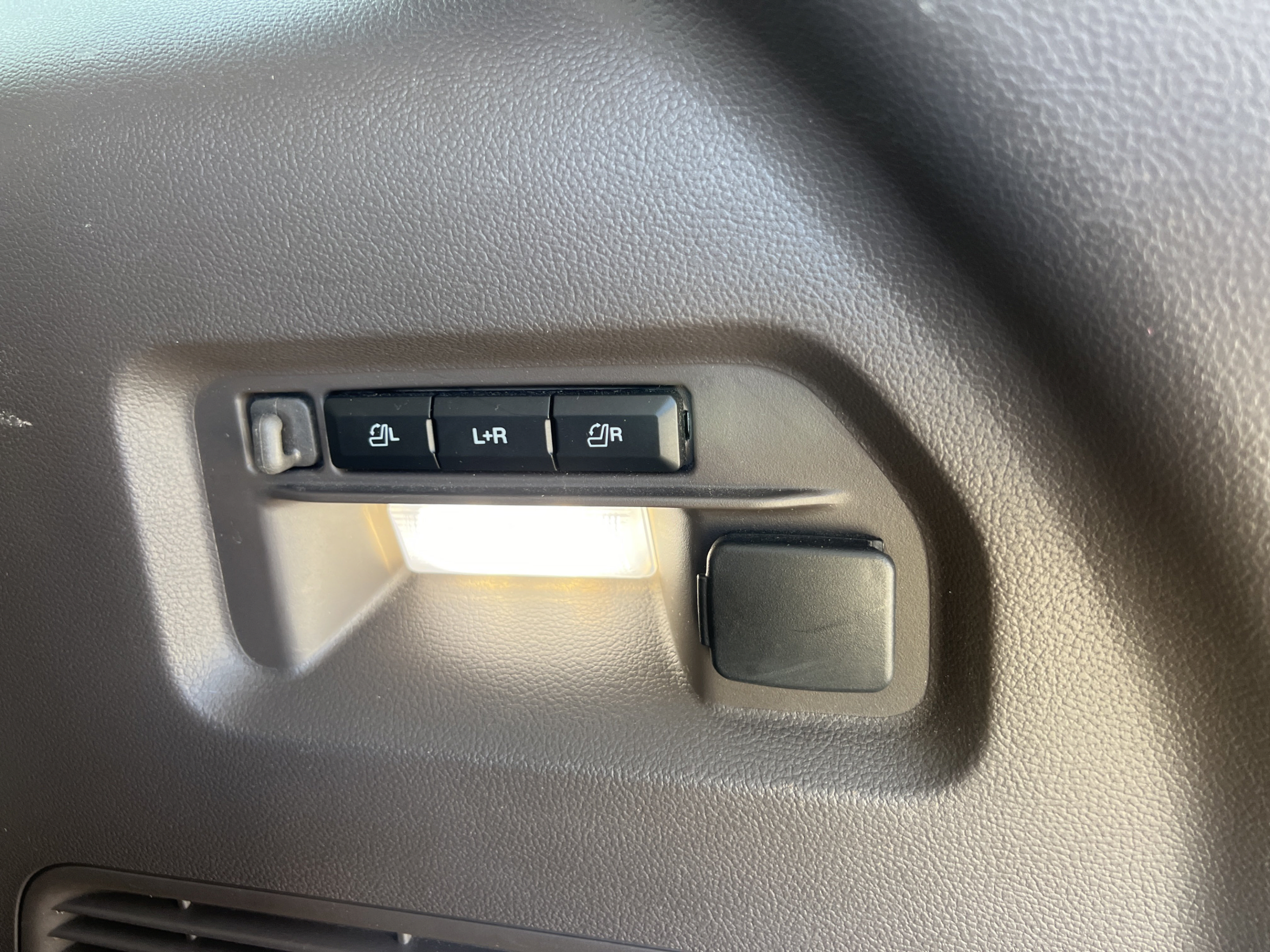 Used 2021 Ford Explorer Platinum w/ Equipment Group 601A AWD/4WD image 30