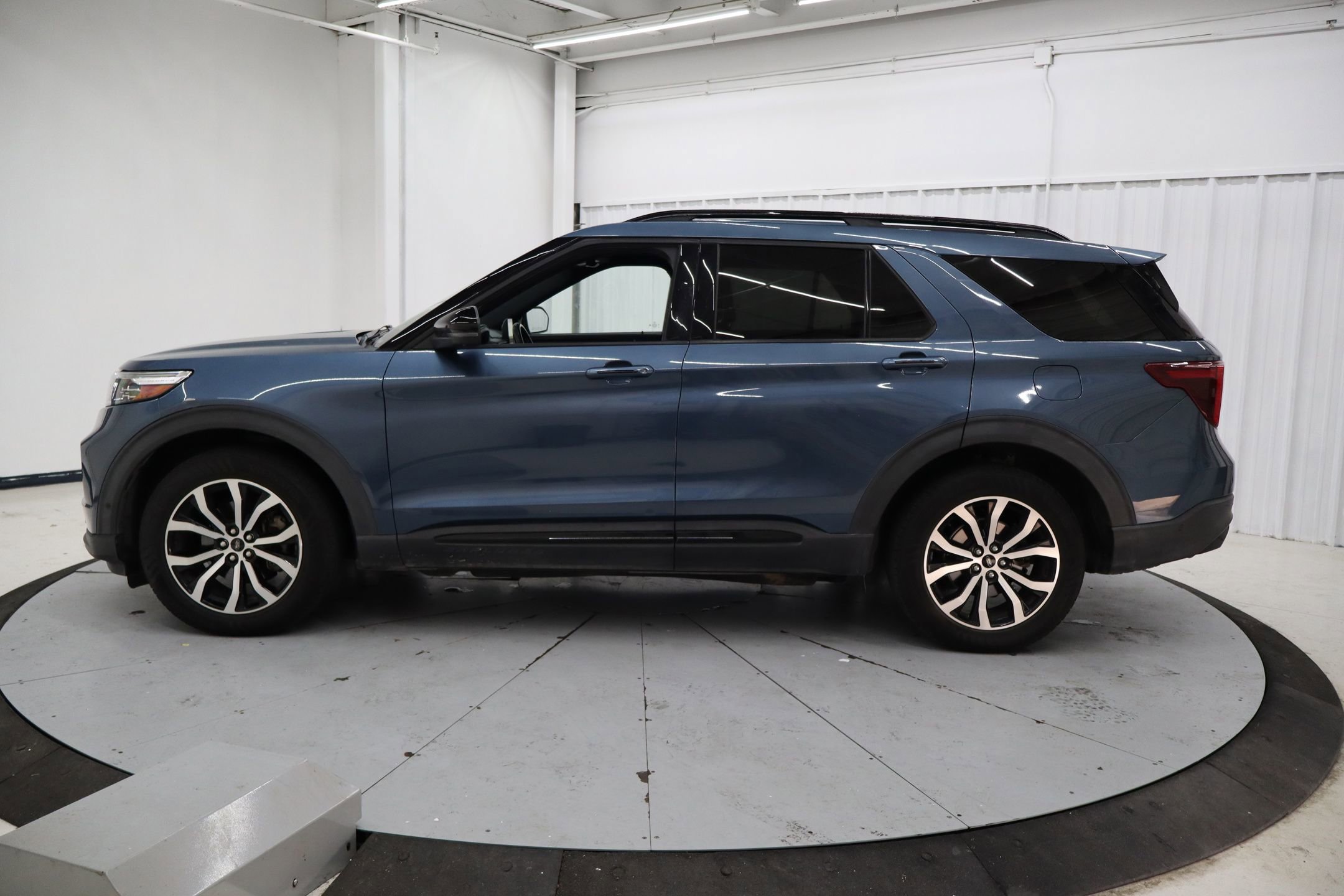 Certified 2020 Ford Explorer ST w/ Premium Technology Package image 9