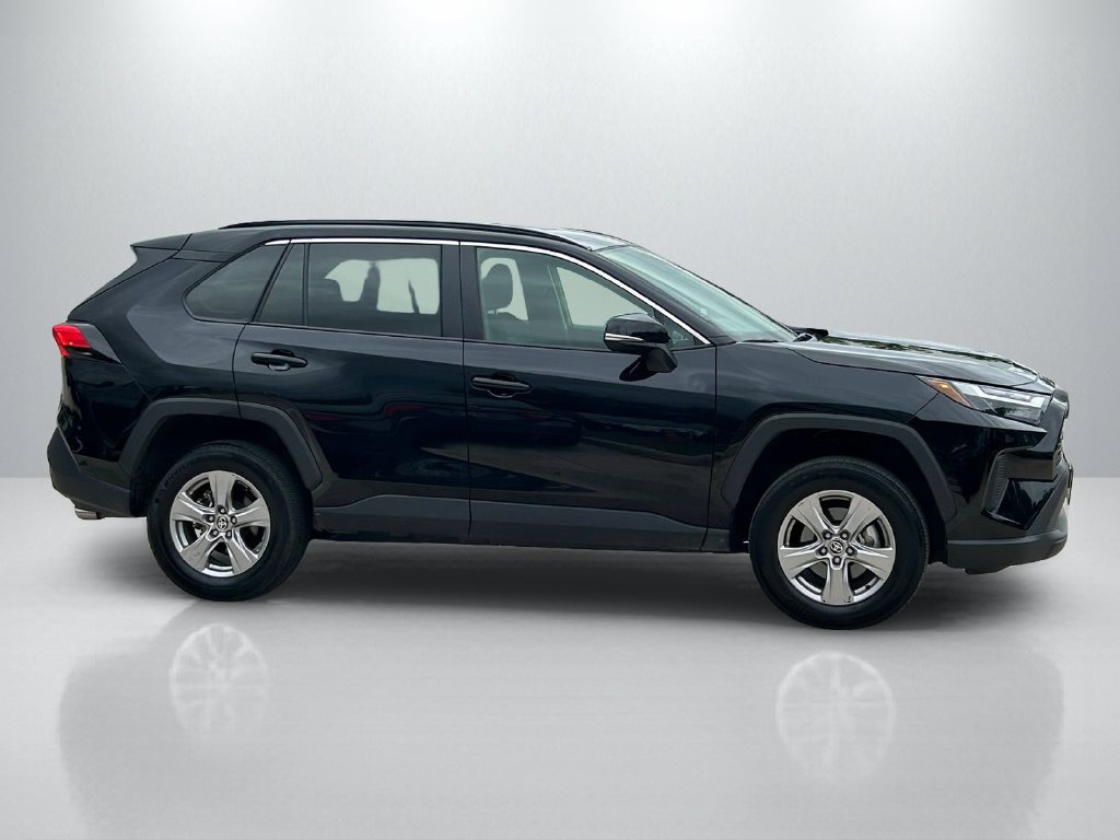 Used 2025 Toyota RAV4 XLE FWD image 4