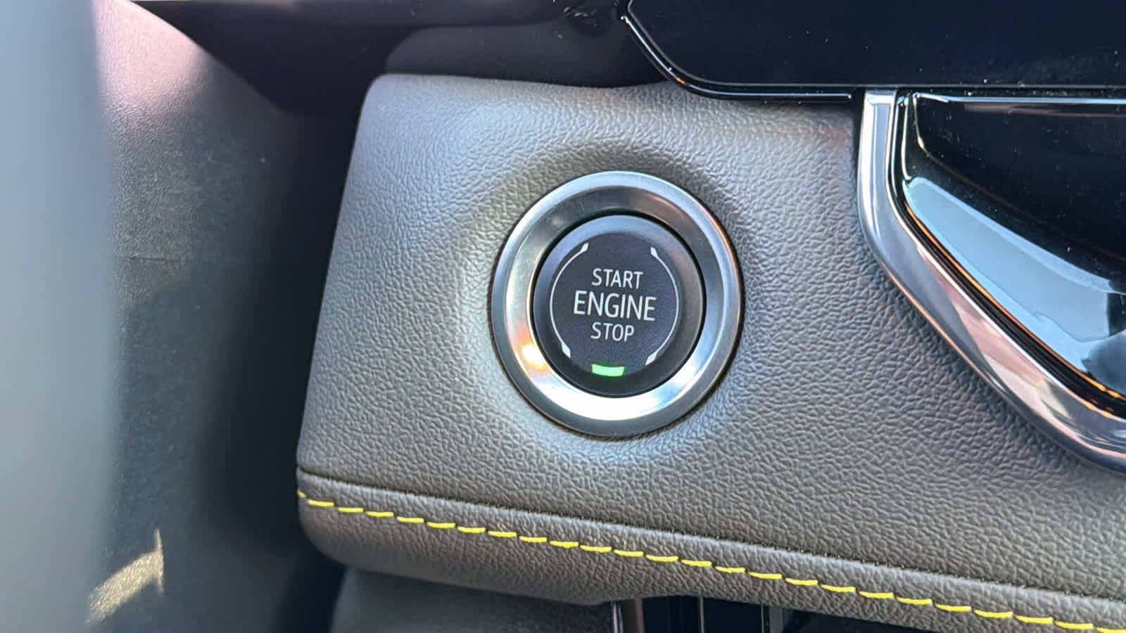 Used 2024 Chevrolet Colorado ZR2 w/ ZR2 Bison Edition AWD/4WD image 17