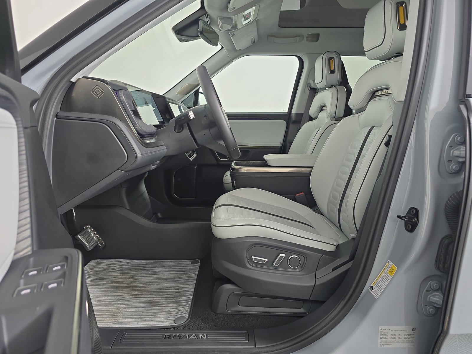 Used 2024 Rivian R1S Adventure AWD/4WD image 20