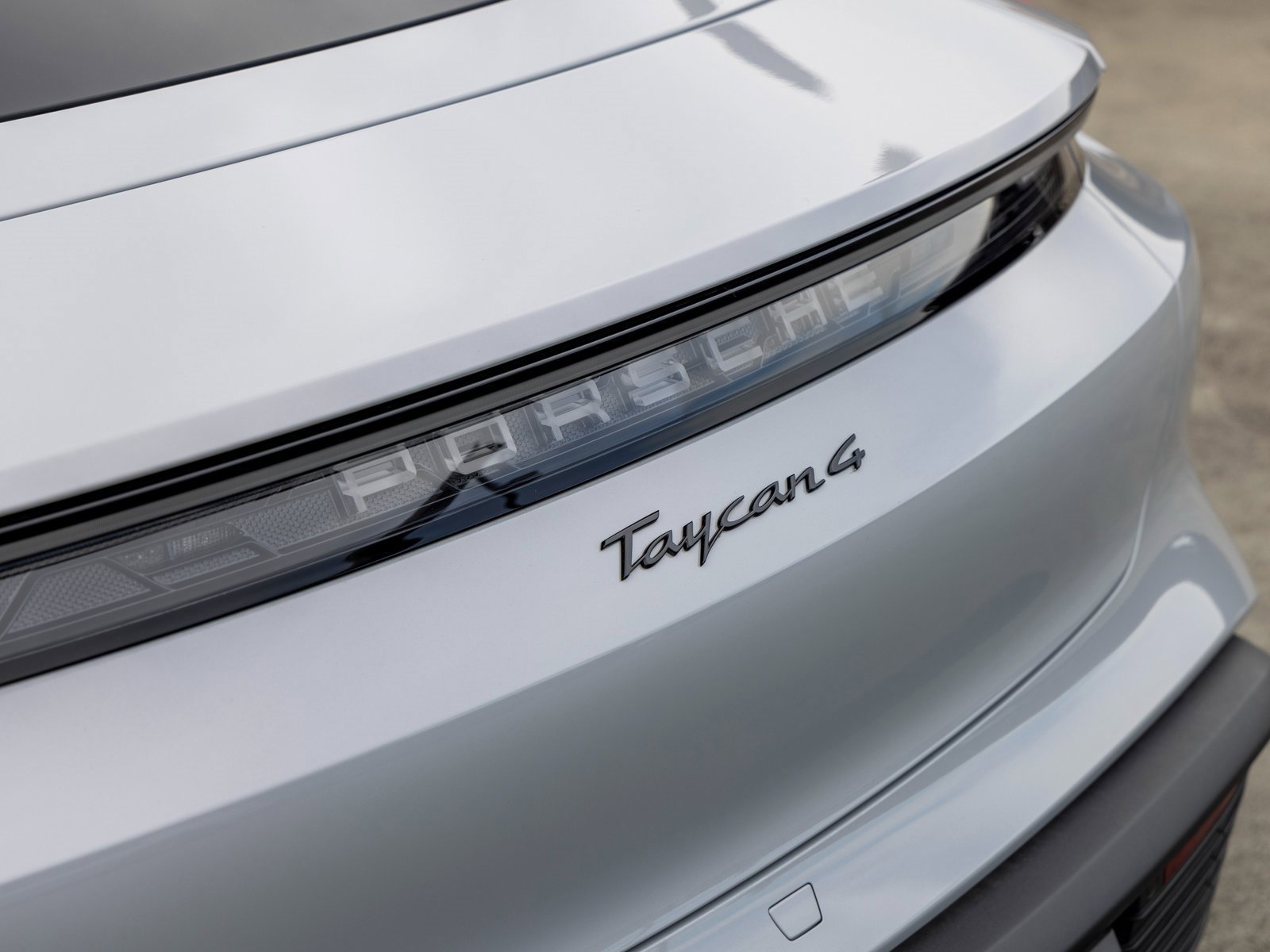 New 2025 Porsche Taycan image 18
