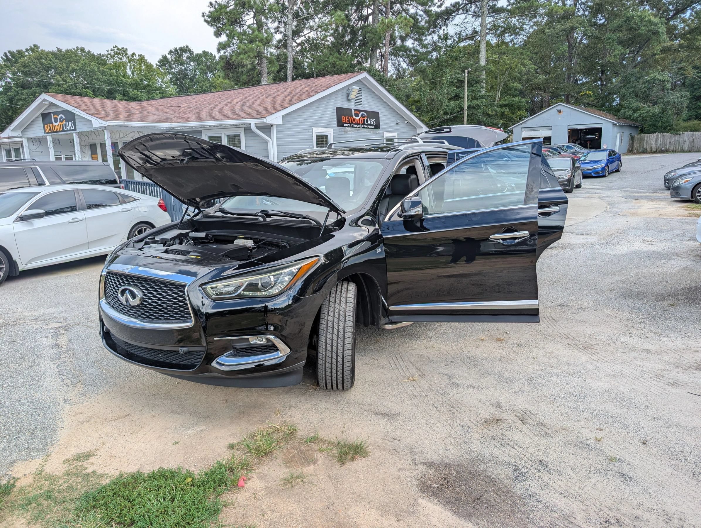 Used 2017 INFINITI QX60 FWD w/ Deluxe Technology Package image 11