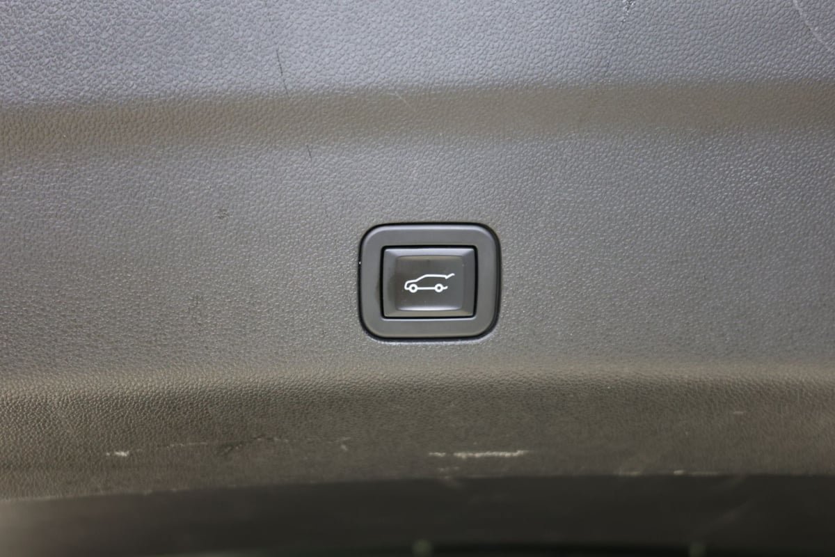 Used 2023 GMC Yukon XL SLT AWD/4WD image 48
