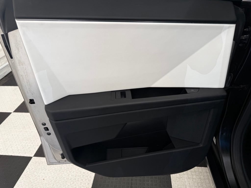 Used 2024 Tesla Cybertruck AWD Crew Cab image 20